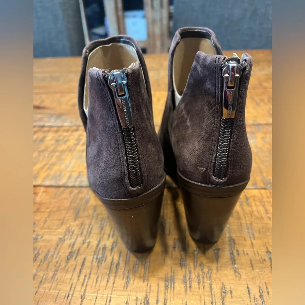 Vince Camuto‎ Gigiette Suede Bootie - Picture 2 of 4